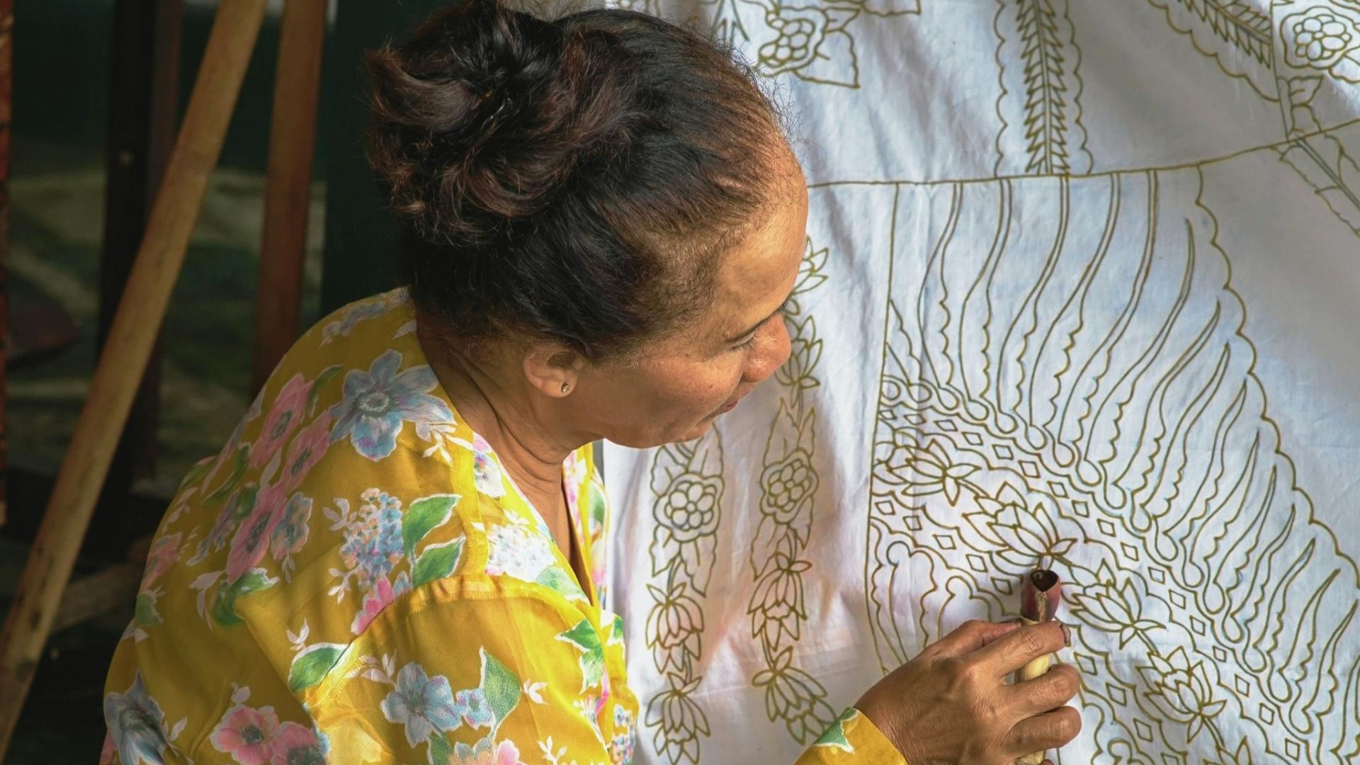 Makna Filosofis di Balik Busana Tradisional Indonesia